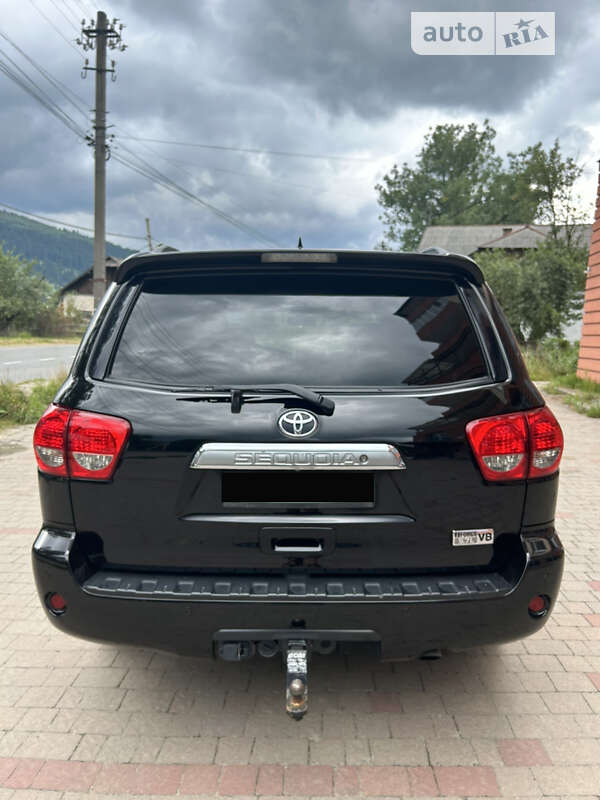 Позашляховик / Кросовер Toyota Sequoia 2013 в Верховині