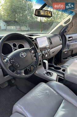 Внедорожник / Кроссовер Toyota Sequoia 2012 в 