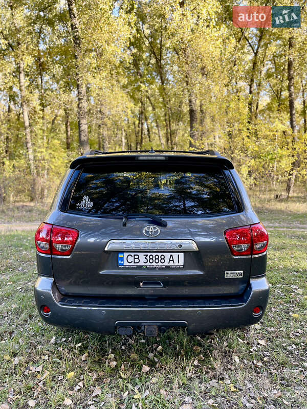 Внедорожник / Кроссовер Toyota Sequoia 2012 в Прилуках