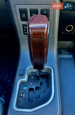 Внедорожник / Кроссовер Toyota Sequoia 2012 в 