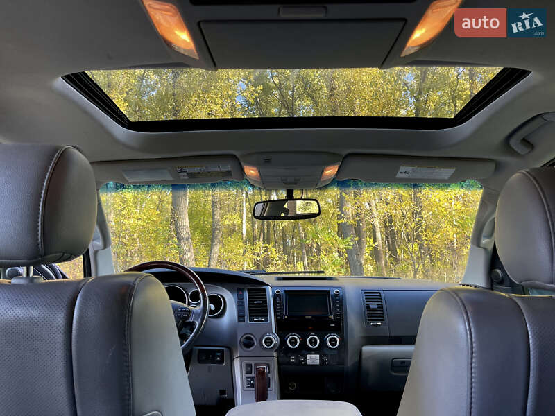 Внедорожник / Кроссовер Toyota Sequoia 2012 в Прилуках