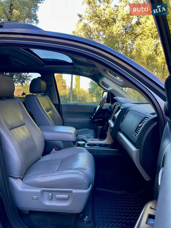 Внедорожник / Кроссовер Toyota Sequoia 2012 в Прилуках