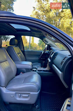 Внедорожник / Кроссовер Toyota Sequoia 2012 в 