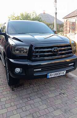 Внедорожник / Кроссовер Toyota Sequoia 2014 в Славянске