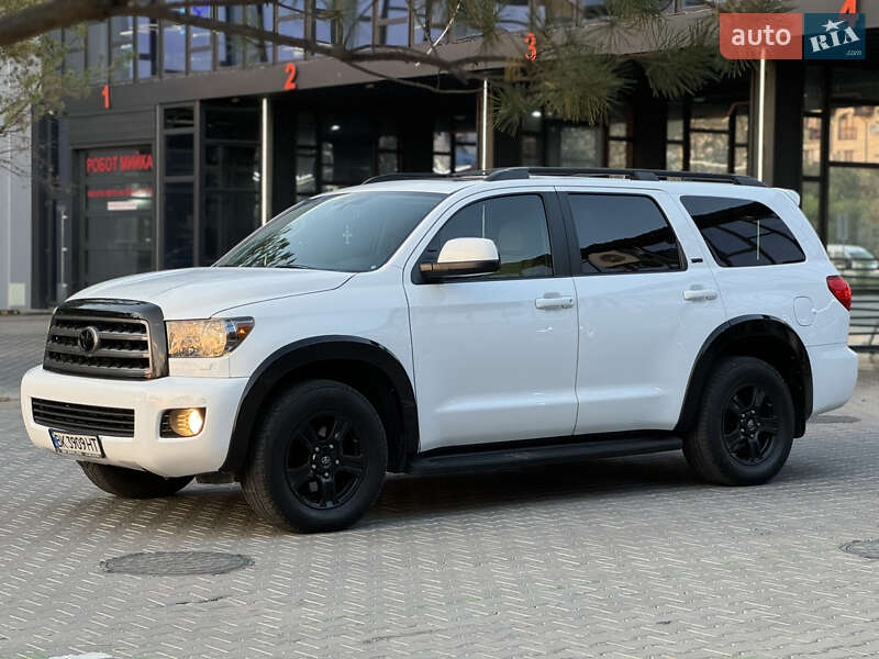 Позашляховик / Кросовер Toyota Sequoia 2017 в Рівному