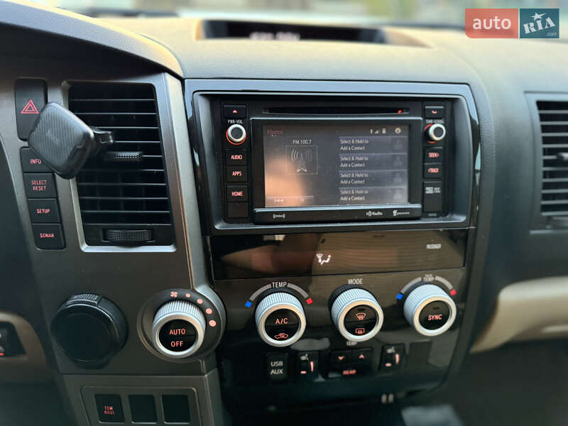 Позашляховик / Кросовер Toyota Sequoia 2017 в Рівному