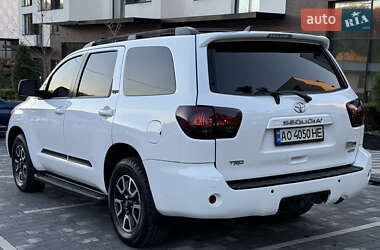 Позашляховик / Кросовер Toyota Sequoia 2016 в Ужгороді