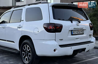 Позашляховик / Кросовер Toyota Sequoia 2016 в Ужгороді