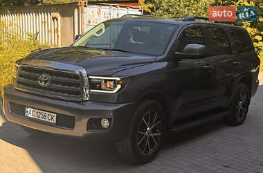 Позашляховик / Кросовер Toyota Sequoia 2015 в Чернівцях