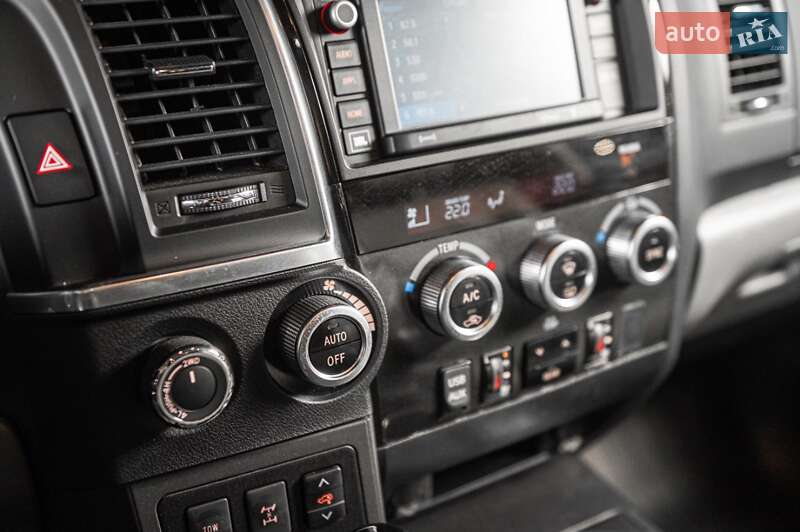 Позашляховик / Кросовер Toyota Sequoia 2018 в Одесі