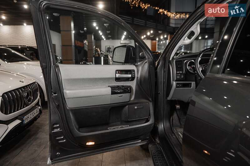 Позашляховик / Кросовер Toyota Sequoia 2018 в Одесі