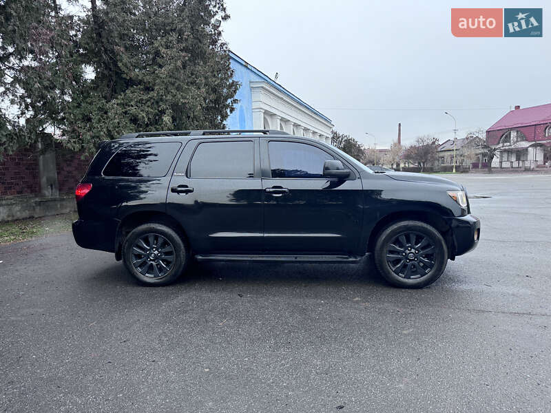 Позашляховик / Кросовер Toyota Sequoia 2015 в Ужгороді