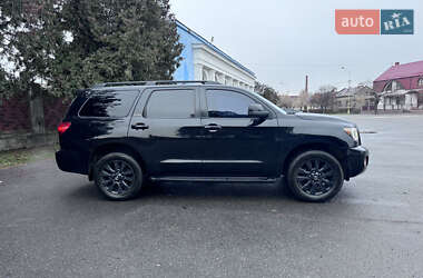 Позашляховик / Кросовер Toyota Sequoia 2015 в Ужгороді