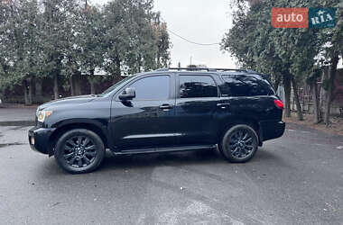 Позашляховик / Кросовер Toyota Sequoia 2015 в Ужгороді