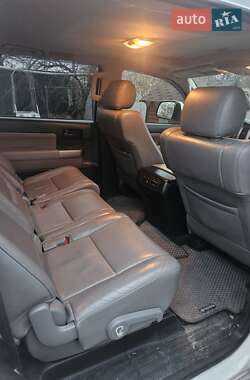 Позашляховик / Кросовер Toyota Sequoia 2013 в Чернівцях