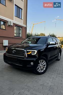 Позашляховик / Кросовер Toyota Sequoia 2014 в Рівному