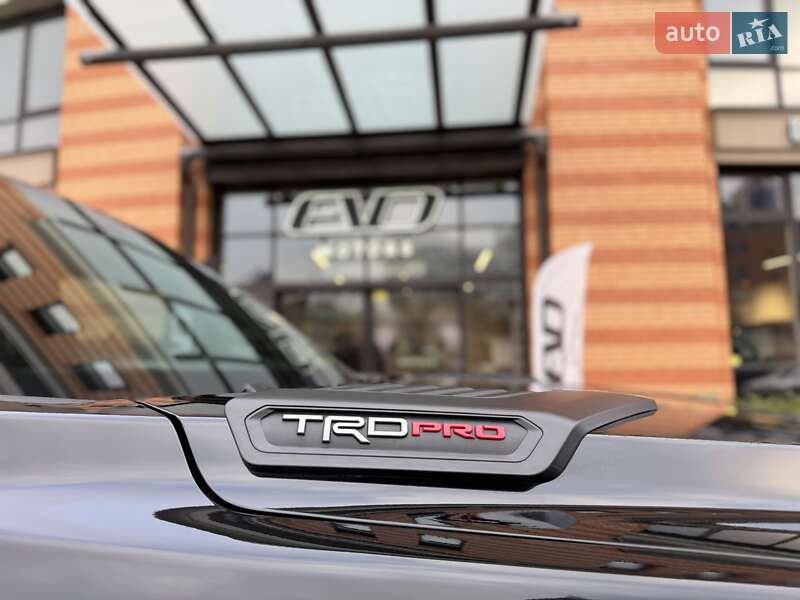 Внедорожник / Кроссовер Toyota Sequoia 2023 в Киеве