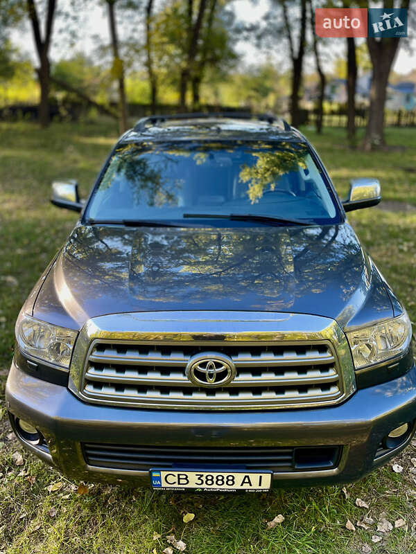 Внедорожник / Кроссовер Toyota Sequoia 2012 в Прилуках