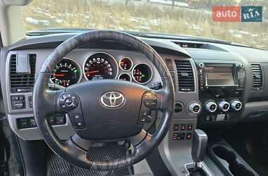 Позашляховик / Кросовер Toyota Sequoia 2010 в Львові