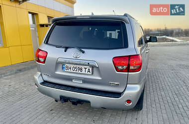 Внедорожник / Кроссовер Toyota Sequoia 2010 в Ровно