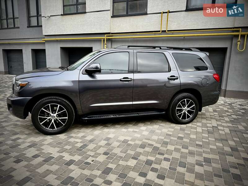 Внедорожник / Кроссовер Toyota Sequoia 2015 в Ивано-Франковске