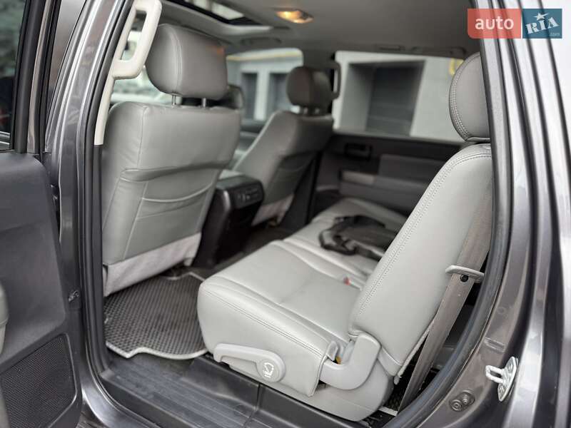 Внедорожник / Кроссовер Toyota Sequoia 2015 в Ивано-Франковске