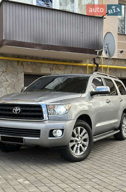 Внедорожник / Кроссовер Toyota Sequoia 2010 в Надворной