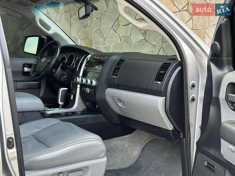Позашляховик / Кросовер Toyota Sequoia 2009 в Надвірній
