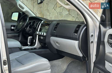 Внедорожник / Кроссовер Toyota Sequoia 2010 в Надворной