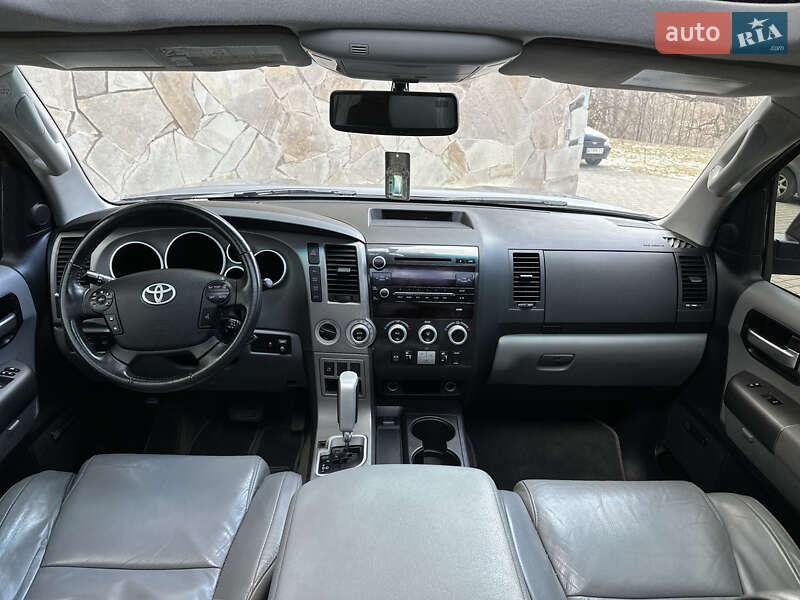Позашляховик / Кросовер Toyota Sequoia 2009 в Надвірній