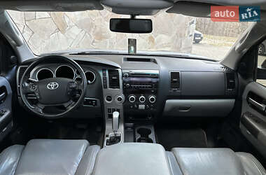 Внедорожник / Кроссовер Toyota Sequoia 2010 в Надворной