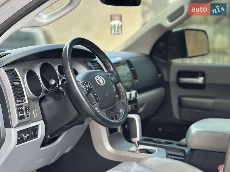 Позашляховик / Кросовер Toyota Sequoia 2009 в Надвірній