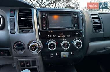 Внедорожник / Кроссовер Toyota Sequoia 2015 в 