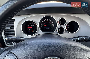 Внедорожник / Кроссовер Toyota Sequoia 2008 в 