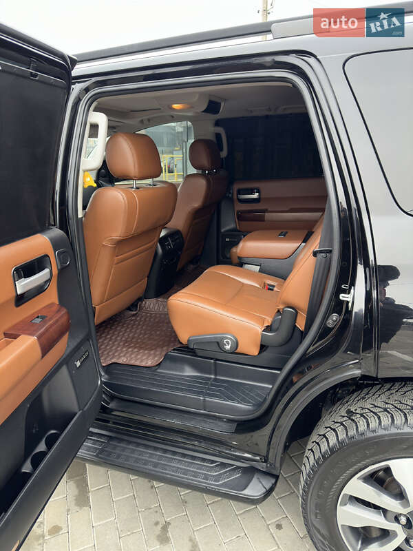 Внедорожник / Кроссовер Toyota Sequoia 2013 в Черновцах