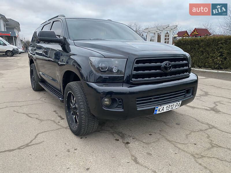 Внедорожник / Кроссовер Toyota Sequoia 2012 в Киеве