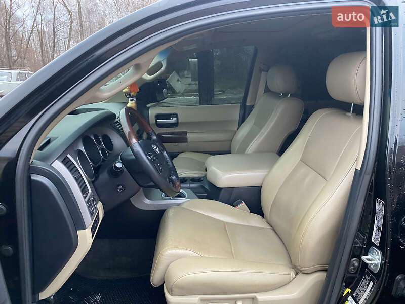 Внедорожник / Кроссовер Toyota Sequoia 2012 в Киеве