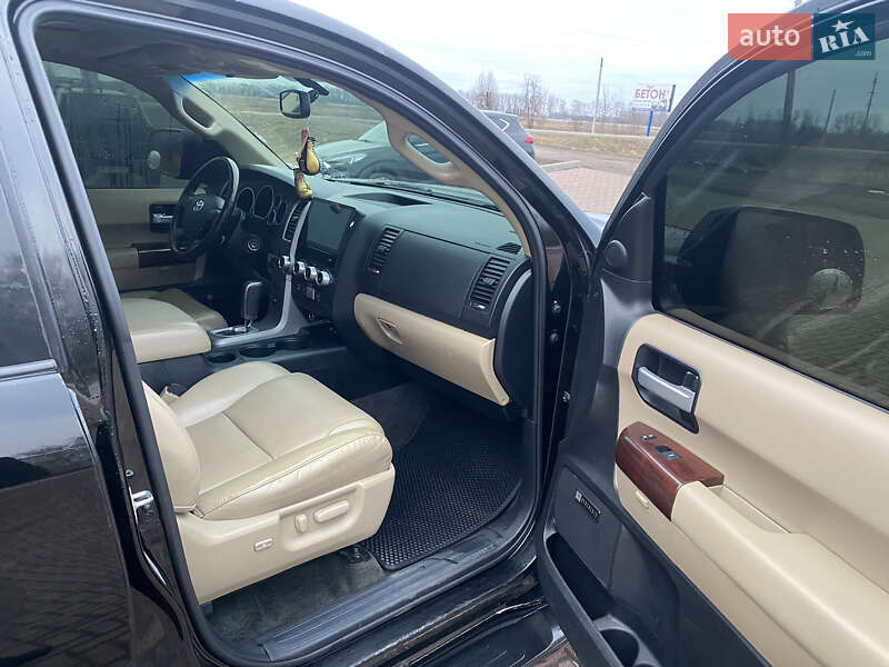 Внедорожник / Кроссовер Toyota Sequoia 2012 в Киеве