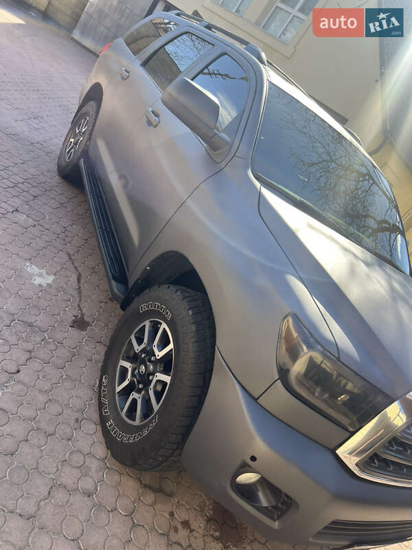 Позашляховик / Кросовер Toyota Sequoia 2011 в Києві