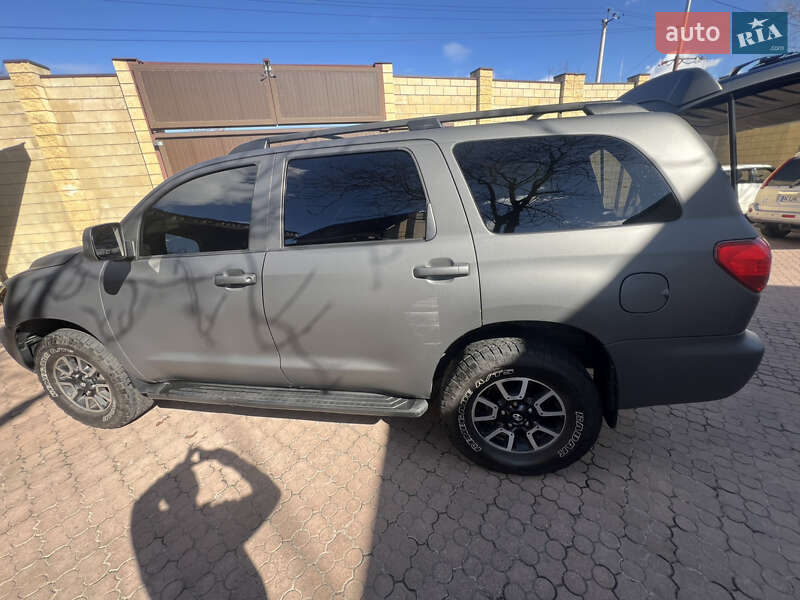 Позашляховик / Кросовер Toyota Sequoia 2011 в Києві