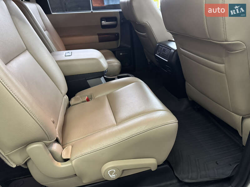 Позашляховик / Кросовер Toyota Sequoia 2013 в Києві