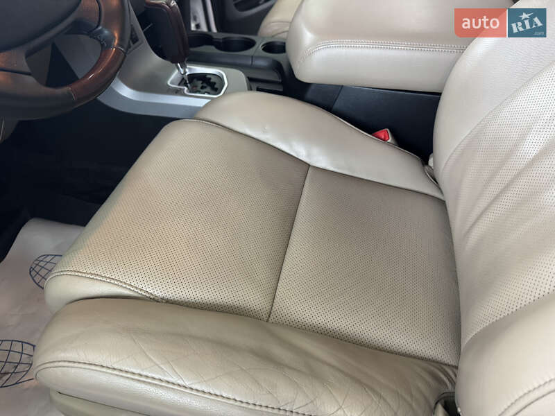 Позашляховик / Кросовер Toyota Sequoia 2013 в Києві