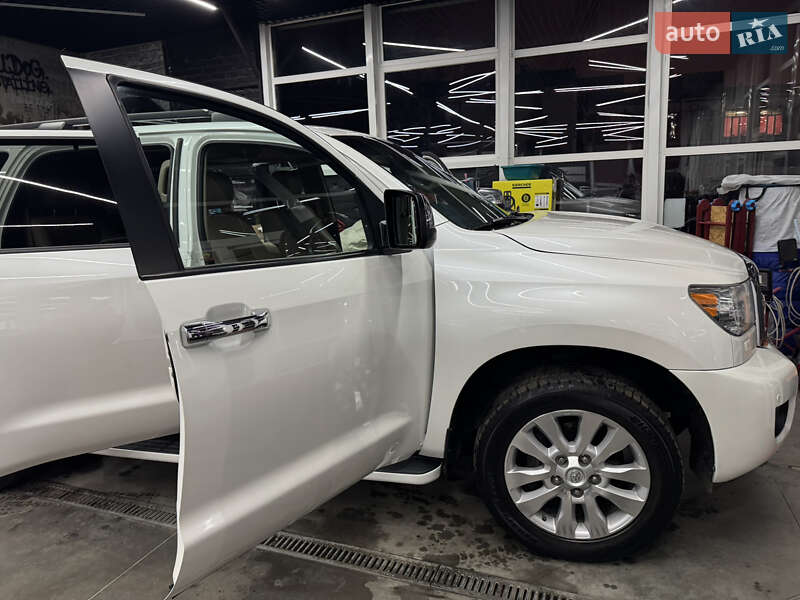 Позашляховик / Кросовер Toyota Sequoia 2013 в Києві
