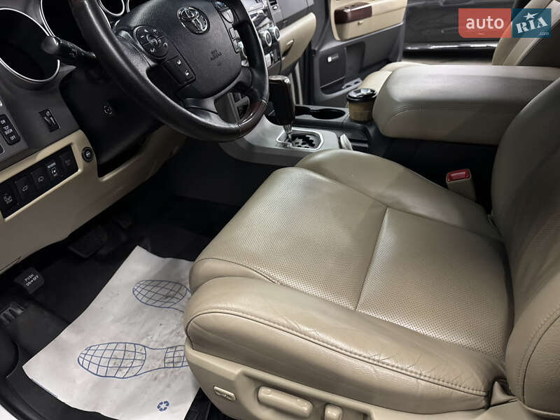 Позашляховик / Кросовер Toyota Sequoia 2013 в Києві