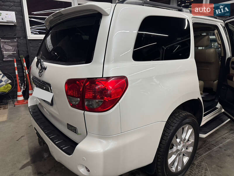 Позашляховик / Кросовер Toyota Sequoia 2013 в Києві