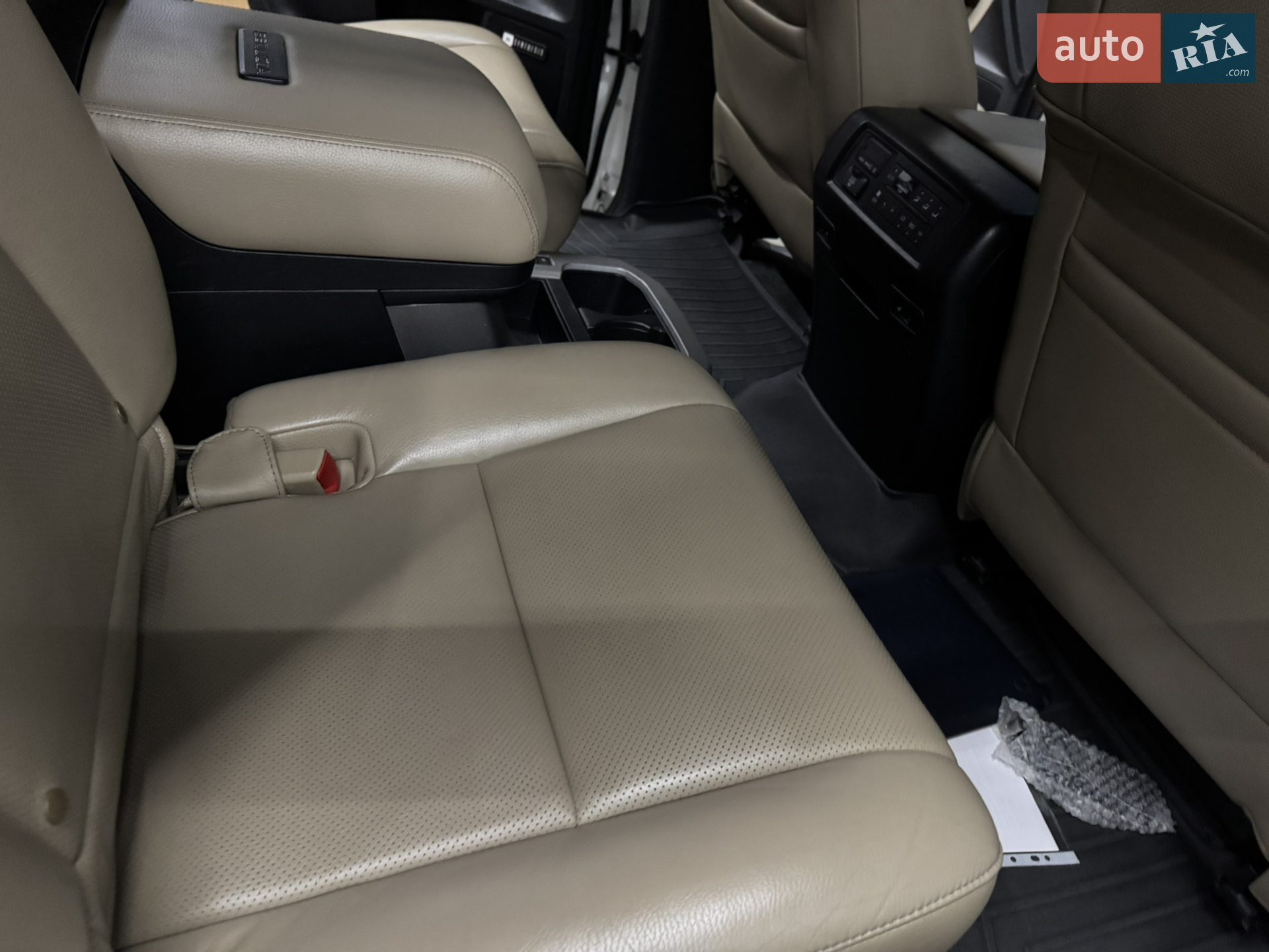 2013 Toyota Sequoia - мініатюра 28