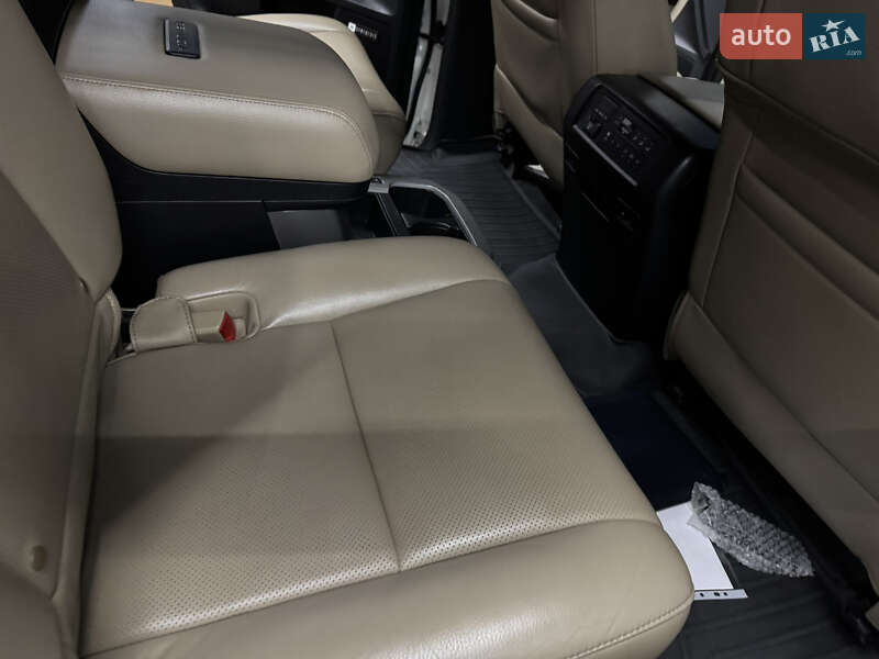 Позашляховик / Кросовер Toyota Sequoia 2013 в Києві