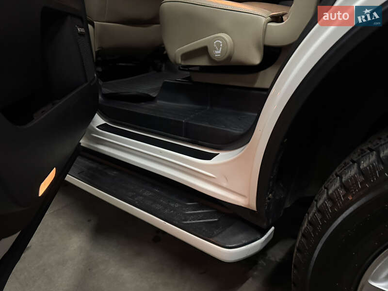 Позашляховик / Кросовер Toyota Sequoia 2013 в Києві