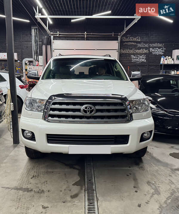 Toyota Sequoia 2013