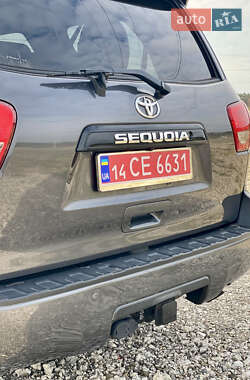 Внедорожник / Кроссовер Toyota Sequoia 2019 в 